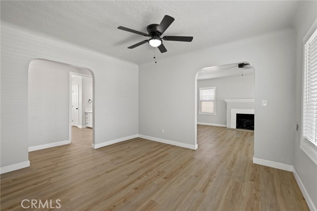 211 E Grangeville Boulevard, Hanford CA: https://media.crmls.org/medias/a4e190d4-92bc-4f24-99c7-eb85f5190a02.jpg