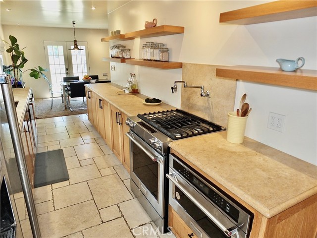 Detail Gallery Image 31 of 71 For 89 Rivo Alto Canal, Long Beach,  CA 90803 - 5 Beds | 3/1 Baths