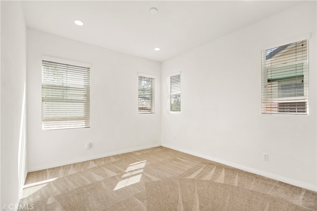 MLS #WS25110783 img 22