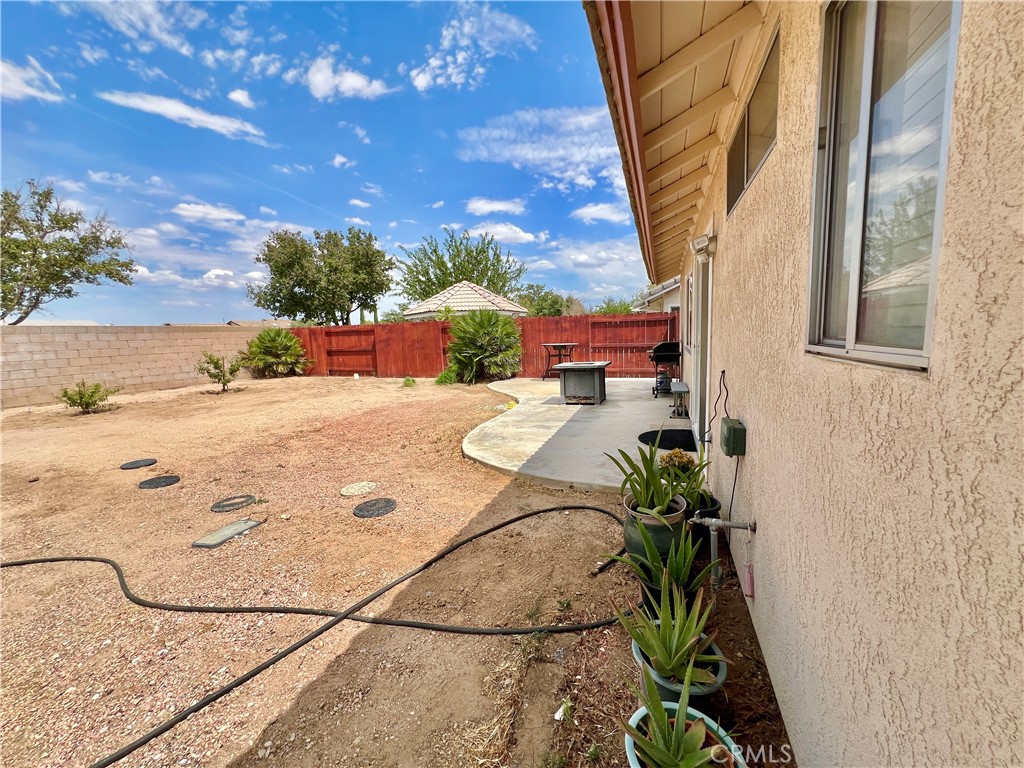 https://media.crmls.org/medias/a4e4d544-3944-4852-b178-baf8265ce5f8.jpg?preset=X-Large