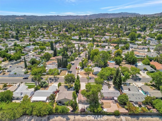 24017 Sylvan Street, Woodland Hills CA: https://media.crmls.org/medias/a4e59337-7594-4969-8f95-b6df13b1b2dc.jpg