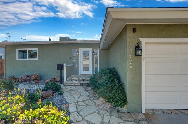 Detail Gallery Image 4 of 31 For 17068 Celtic, Granada Hills,  CA 91344 - 3 Beds | 2 Baths