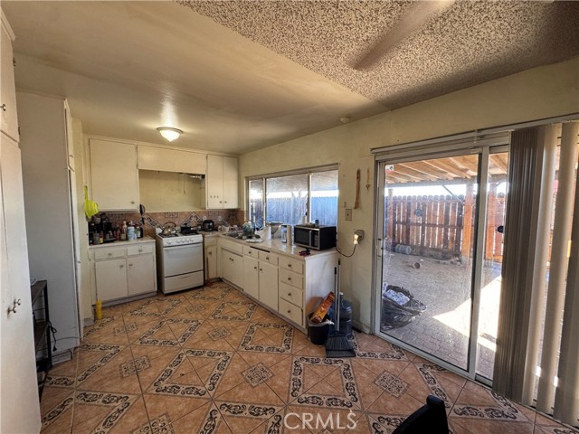 Detail Gallery Image 11 of 19 For 761 Arbor Way, Barstow,  CA 92311 - 3 Beds | 2 Baths