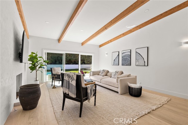 Detail Gallery Image 13 of 37 For 6009 Neddy Ave, Woodland Hills,  CA 91367 - 5 Beds | 3 Baths
