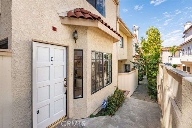 Detail Gallery Image 3 of 28 For 2008 Mathews Ave #C,  Redondo Beach,  CA 90278 - 3 Beds | 2/1 Baths