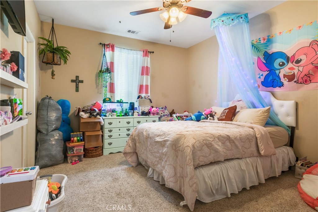 https://media.crmls.org/medias/a4e70896-708c-4094-b676-bb65c6574195.jpg?preset=X-Large