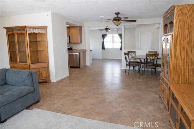 Detail Gallery Image 5 of 62 For 18804 Vine St, Hesperia,  CA 92345 - 4 Beds | 2 Baths