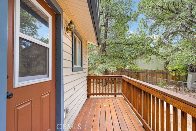 412 San Bernardino Avenue, Sugarloaf CA: https://media.crmls.org/medias/a4e896d1-18c5-44c8-9d1a-a0c1225f66e1.jpg