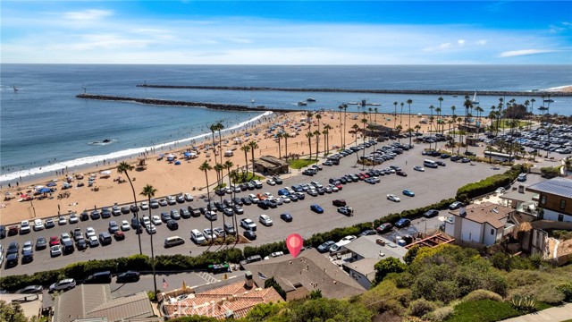 3116 Breakers Drive, Corona del Mar CA: https://media.crmls.org/medias/a4e950c0-ea66-41cc-8acc-1bb7f1516a33.jpg