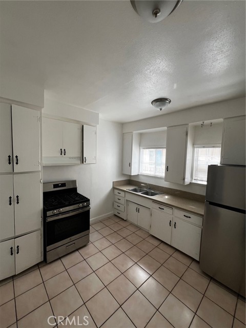 Detail Gallery Image 8 of 13 For 1487 Henderson, Long Beach,  CA 90813 - 2 Beds | 1 Baths