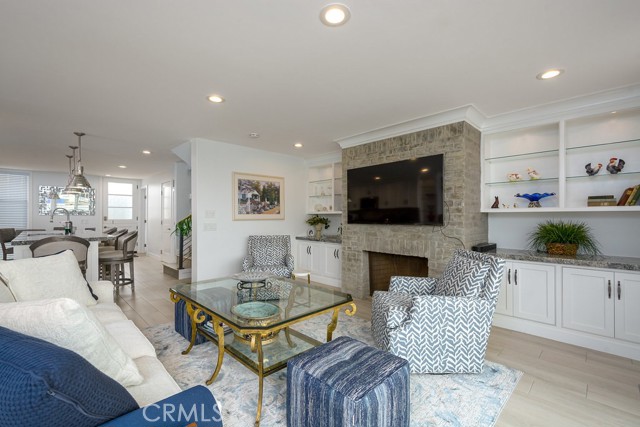 4073 Aladdin Drive, Huntington Beach CA: https://media.crmls.org/medias/a4ea8150-1bf8-4f07-a140-c3719dfee982.jpg