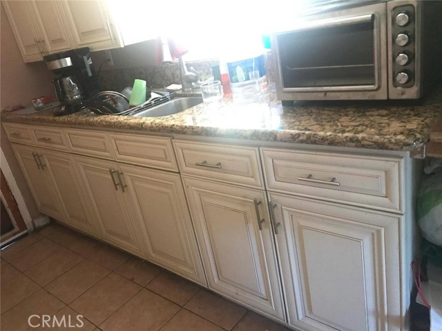 117 S Cedar, Inglewood CA: https://media.crmls.org/medias/a4eaf839-e2bd-426a-8280-db1aaf202f3f.jpg