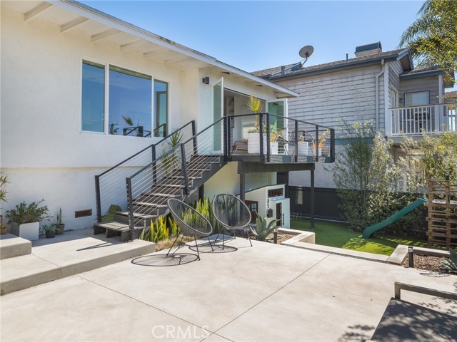 1865 Hillcrest Drive, Hermosa Beach, California 90254, 2 Bedrooms Bedrooms, ,1 BathroomBathrooms,Residential,Sold,Hillcrest Drive,SB22224763