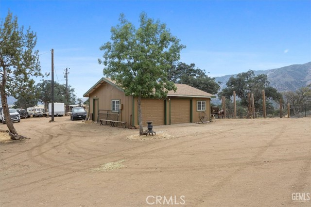 21564 Pine Tree Road, Caliente CA: https://media.crmls.org/medias/a4eb8e93-129f-46bb-aebe-82bad92037f4.jpg