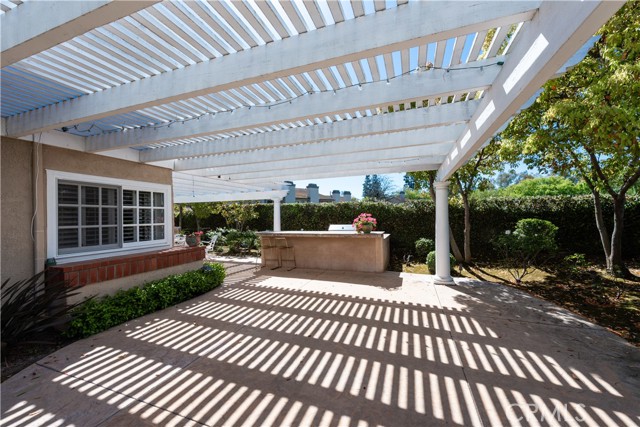 9 Sunrise, Irvine CA: https://media.crmls.org/medias/a4ebd20a-4c39-4be1-98d0-befe32edd5a3.jpg