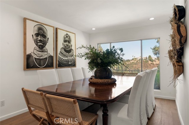 Detail Gallery Image 4 of 16 For 3960 Ellenita, Tarzana,  CA 91356 - 3 Beds | 3 Baths