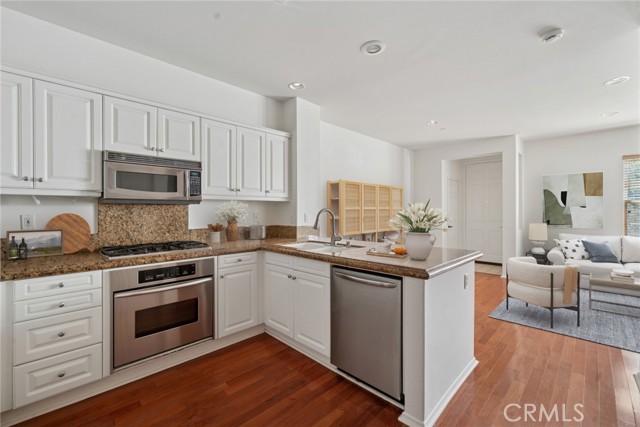 Detail Gallery Image 6 of 16 For 1314 Corte Venosa, Costa Mesa,  CA 92626 - 3 Beds | 2/1 Baths