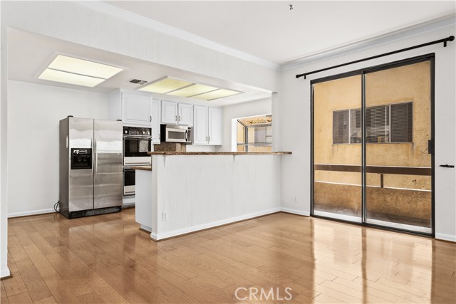 Detail Gallery Image 8 of 26 For 8642 Gregory Way #204,  Los Angeles,  CA 90035 - 2 Beds | 2 Baths