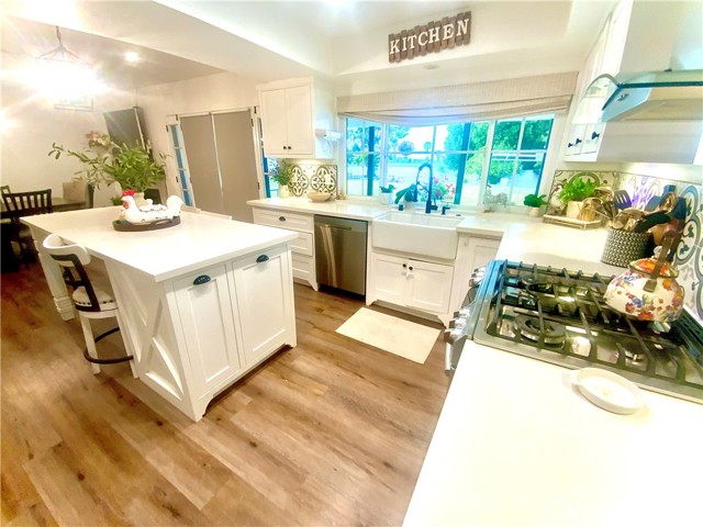 2416 Hialeah Circle, Norco CA: https://media.crmls.org/medias/a4ee1de0-bba6-46bb-94c7-b146baaad33c.jpg