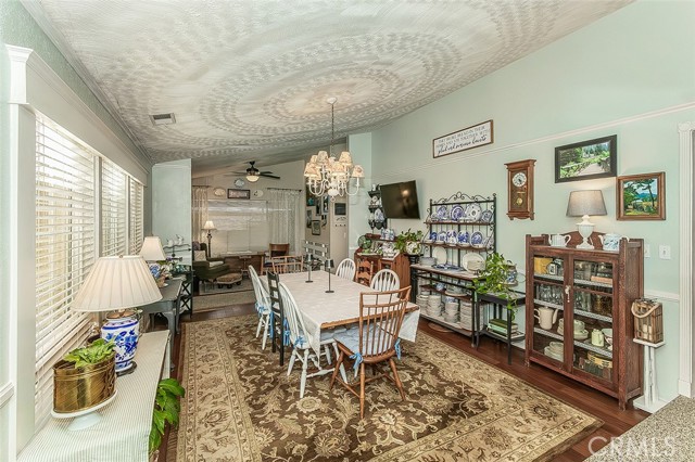 2468 Laverne, Clovis CA: https://media.crmls.org/medias/a4ef0877-8781-489c-a521-d17a5875c868.jpg