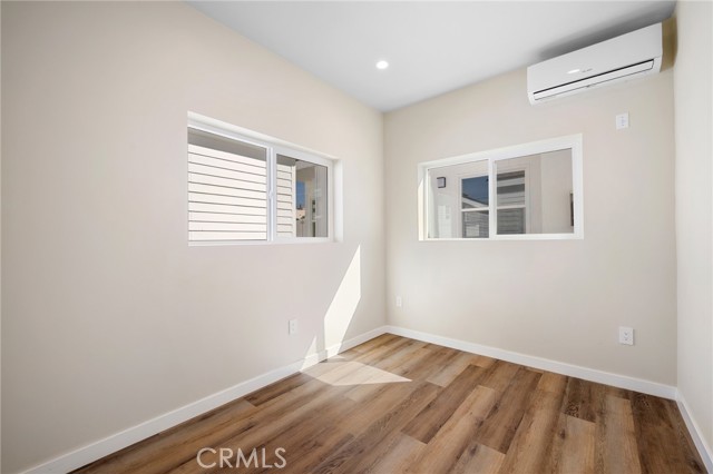 908 East Maple, C photo 8