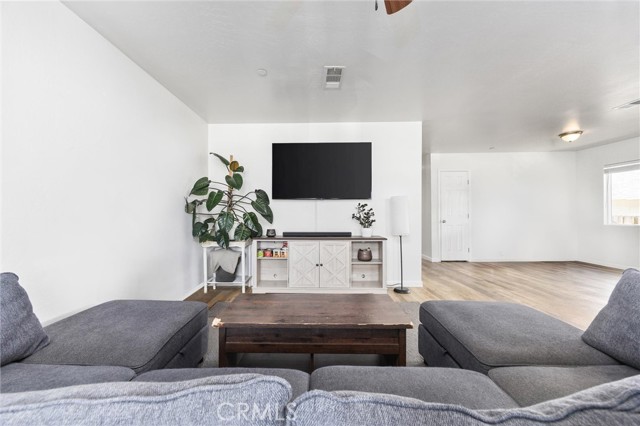 Detail Gallery Image 2 of 26 For 313 Woodrow St, Taft,  CA 93268 - 3 Beds | 2 Baths