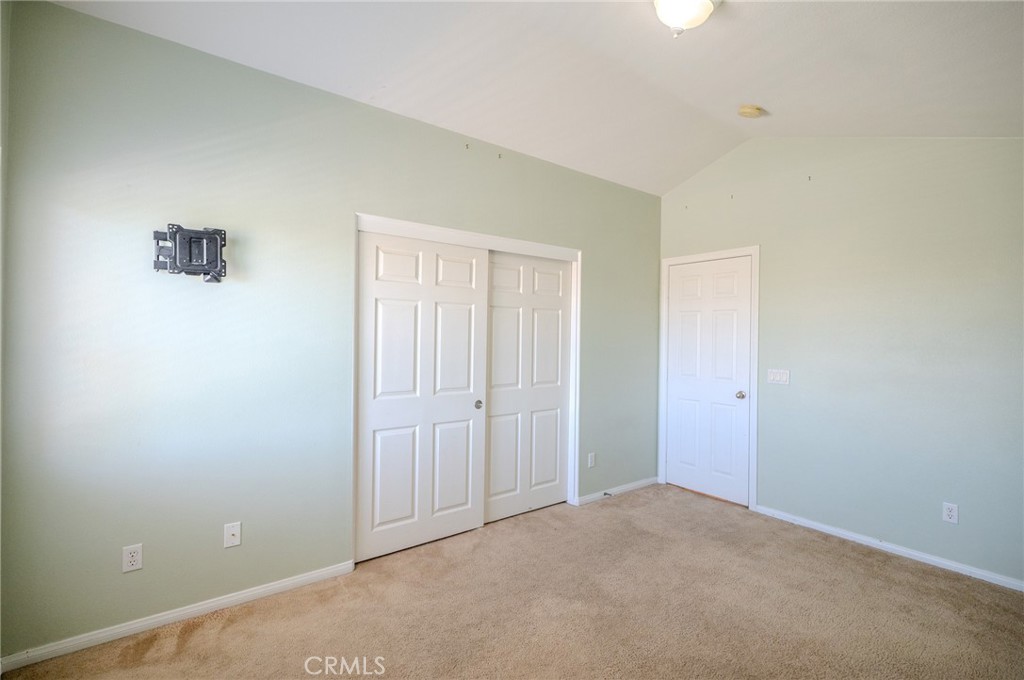 https://media.crmls.org/medias/a4f152f7-214f-438e-986d-0b21ae6b64ea.jpg?preset=X-Large