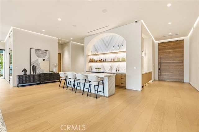 Detail Gallery Image 11 of 54 For 22924 Erwin St, Woodland Hills,  CA 91367 - 11 Beds | 9/2 Baths