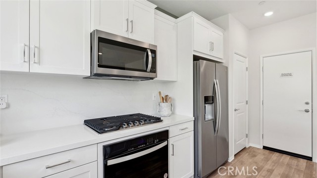 Detail Gallery Image 3 of 14 For 26306 Moorpark Ct, Corona,  CA 92883 - 3 Beds | 2/1 Baths