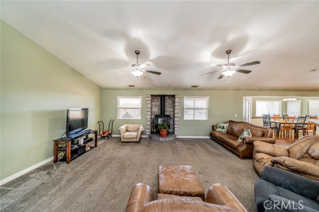 Detail Gallery Image 10 of 50 For 10636 Larch, Oak Hills,  CA 92344 - 5 Beds | 3 Baths