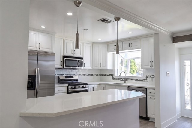 Detail Gallery Image 4 of 15 For 315 S Benwood, Anaheim,  CA 92804 - 4 Beds | 1/1 Baths