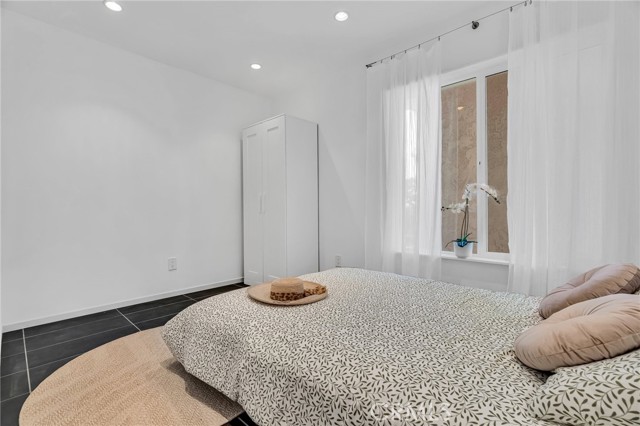 15 69th Place, Long Beach CA: https://media.crmls.org/medias/a4f51479-9fd5-49b5-8223-dd5e114d0258.jpg