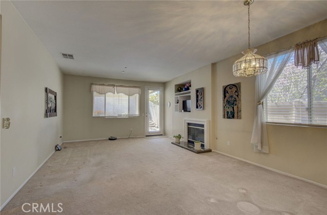 Detail Gallery Image 8 of 33 For 1349 Haddington Dr, Riverside,  CA 92507 - 3 Beds | 2 Baths