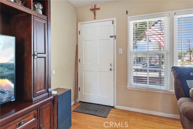 1992 Raymond Avenue, Signal Hill CA: https://media.crmls.org/medias/a4f67e2c-7a86-4083-91de-75931d269d1f.jpg