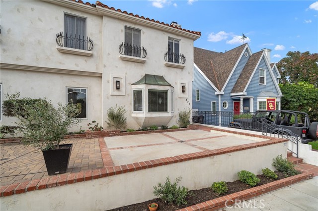 Detail Gallery Image 32 of 35 For 377 Roycroft Ave, Long Beach,  CA 90814 - 4 Beds | 2/1 Baths