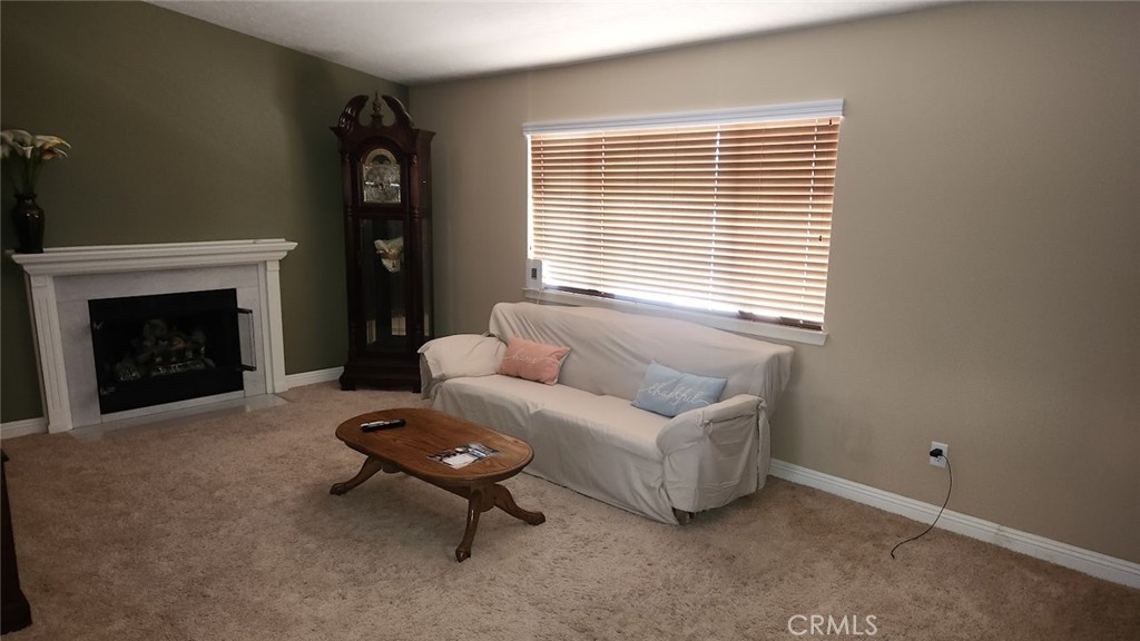 https://media.crmls.org/medias/a4f797e5-8fb5-4ae1-bc78-bc9193de0408.jpg?preset=X-Large