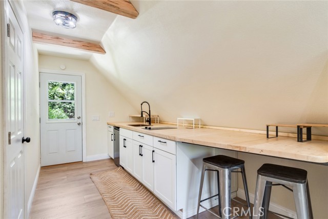 901 Ca-173, Lake Arrowhead CA: https://media.crmls.org/medias/a4f8f996-6536-41e5-ab50-970dbc154918.jpg