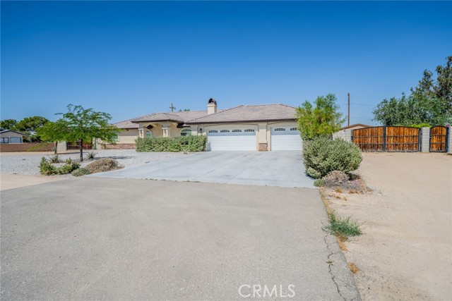 13546 Rincon Road, Apple Valley CA: https://media.crmls.org/medias/a4fa2542-ffca-4612-80f9-b4a92ab9af9f.jpg