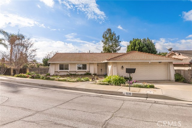 1236 E Leadora Ave, Glendora, CA 91741