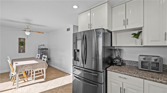 Detail Gallery Image 7 of 29 For 1910 W Palmyra Ave #94,  Orange,  CA 92868 - 4 Beds | 2/1 Baths