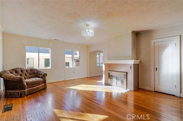 Detail Gallery Image 3 of 25 For 1221 Wesley Ave, Pasadena,  CA 91104 - 3 Beds | 2 Baths