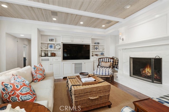 Detail Gallery Image 14 of 43 For 2431 Bayshore Drive, Newport Beach,  CA 92663 - 4 Beds | 3/1 Baths