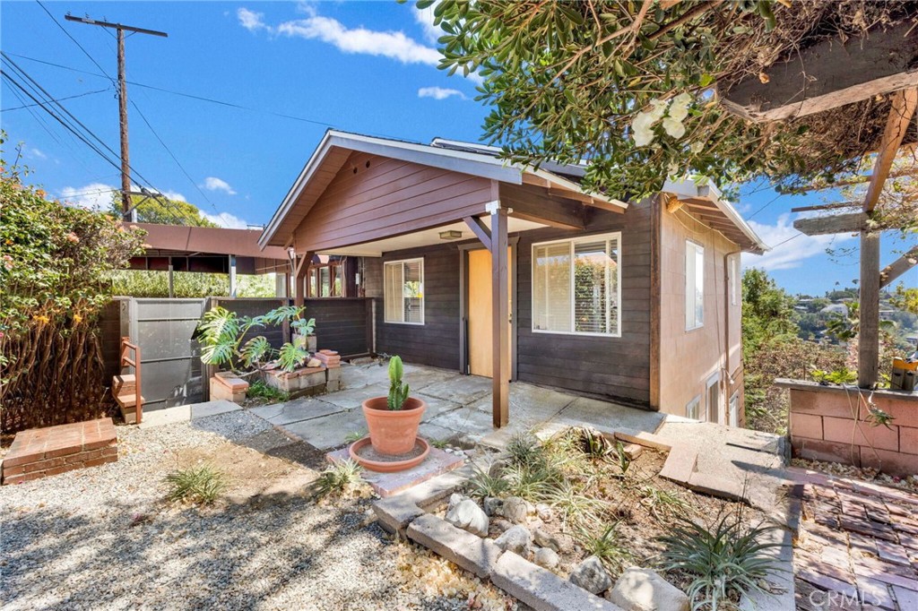 579 Crane Boulevard