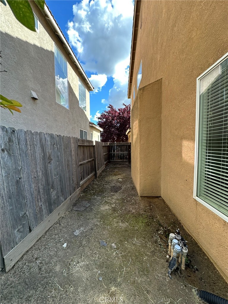 https://media.crmls.org/medias/a4ff678a-7389-4f95-bb95-789f5ee0cf92.jpg?preset=X-Large