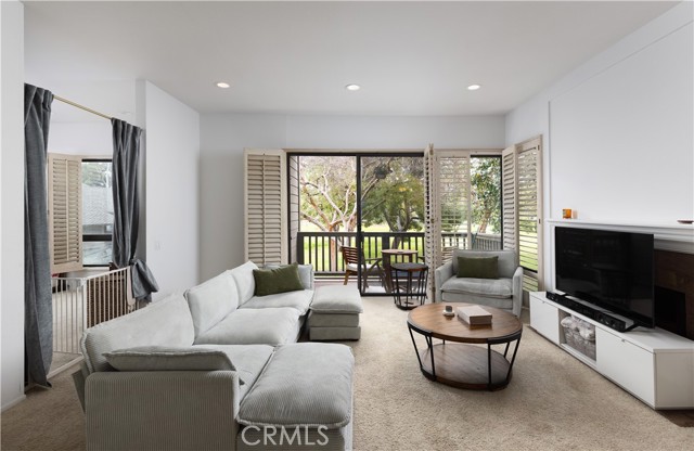 Detail Gallery Image 9 of 31 For 9 Flores #26,  Irvine,  CA 92612 - 2 Beds | 2 Baths