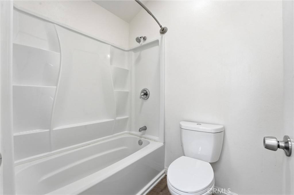 https://media.crmls.org/medias/a500c239-8af0-4d20-bed9-5d2b2ecc9ef3.jpg?preset=X-Large