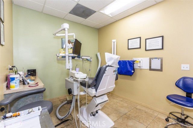 6624 Van Nuys Boulevard, Van Nuys CA: https://media.crmls.org/medias/a500e6df-b81f-4d64-8e35-c17bde8e726e.jpg