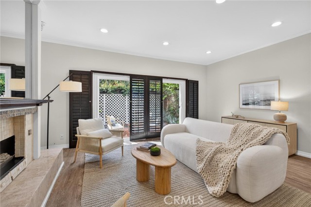 Detail Gallery Image 18 of 46 For 1830 Kelton Ave #5,  Los Angeles,  CA 90025 - 3 Beds | 2/1 Baths