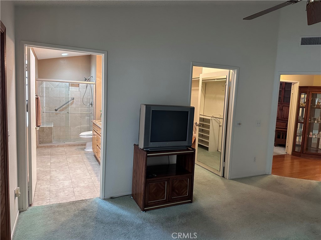 https://media.crmls.org/medias/a502e98e-6170-4753-a28e-77689fa37b5c.jpg?preset=X-Large