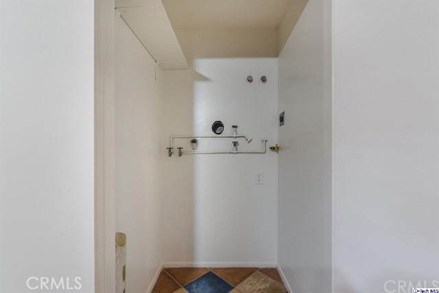 221 Lexington Drive 201, Glendale, California 91206, 3 Bedrooms Bedrooms, ,1 BathroomBathrooms,For Sale,Lexington,319001717